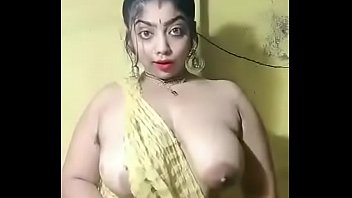indian bhabi boobs pressing